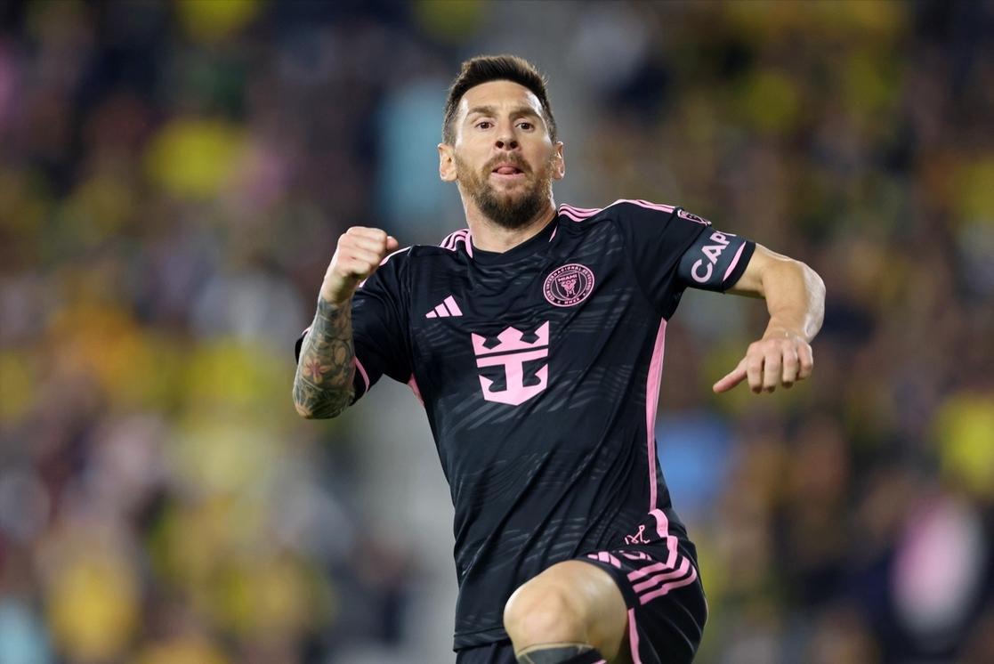 亚博体育-梅西在西班牙队比赛中持续失利，持续失利引发热议！气势如虹延续-亚博体育