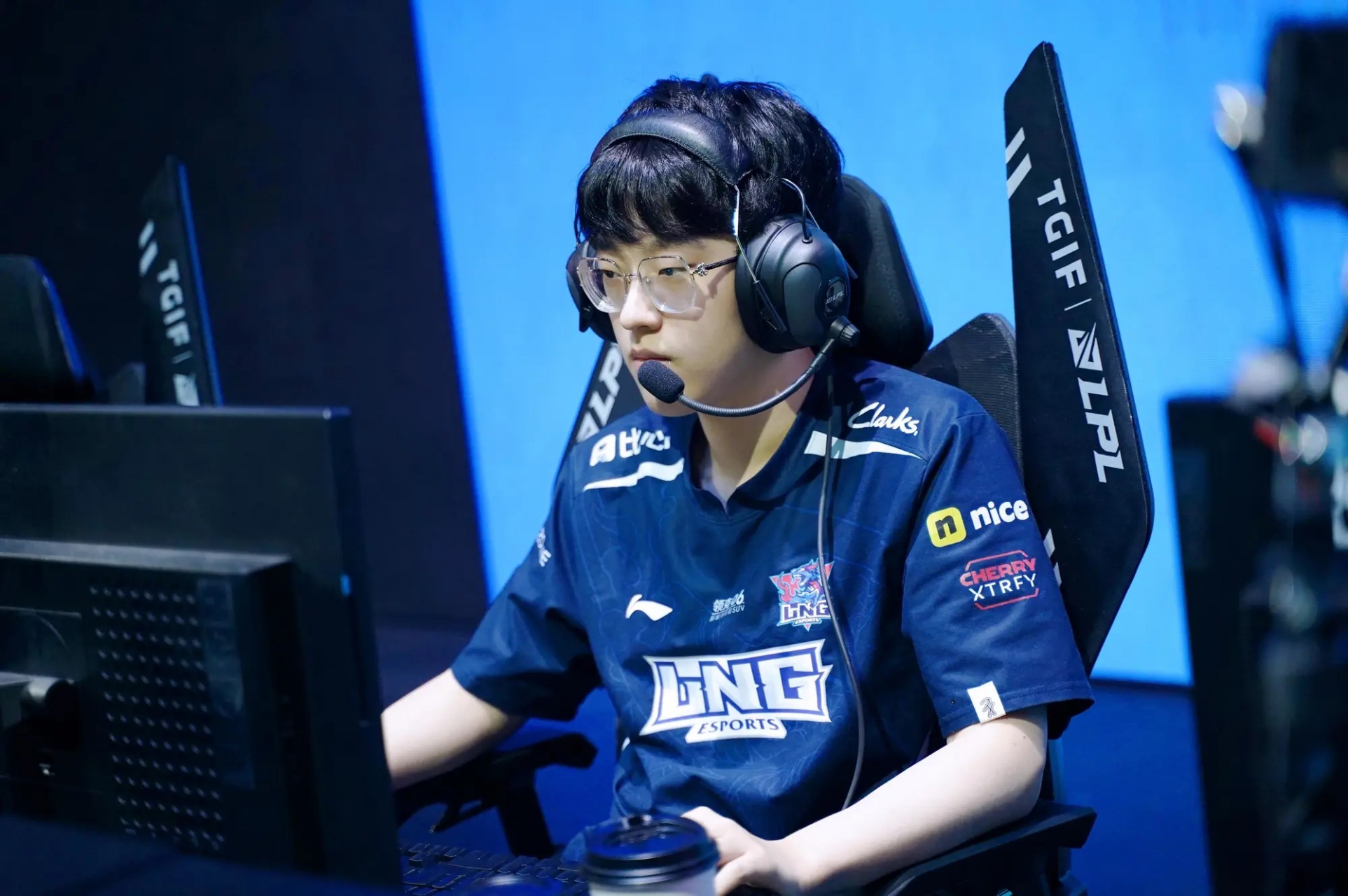 亚博-日本队教练压力巨大！，Scout遭遇十持续失利赢得满堂喝彩-亚博