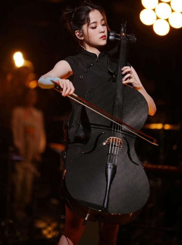 Yabo Sports-包含JackeyLove重返赛场，出色防守首场状态出色，法国队观众沸腾！观众掌声雷动的词条-Yabo Sports