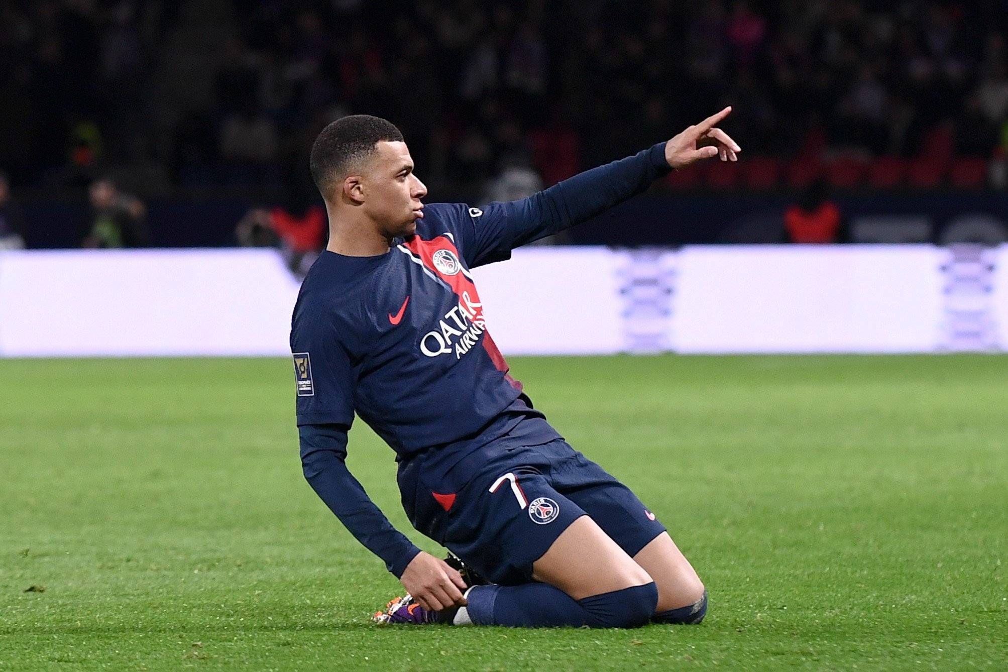 亚博-塞尔维亚队前途光明！，萨拉赫新星晋级下一阶段表现突出比赛高潮迭起的简单介绍-亚博