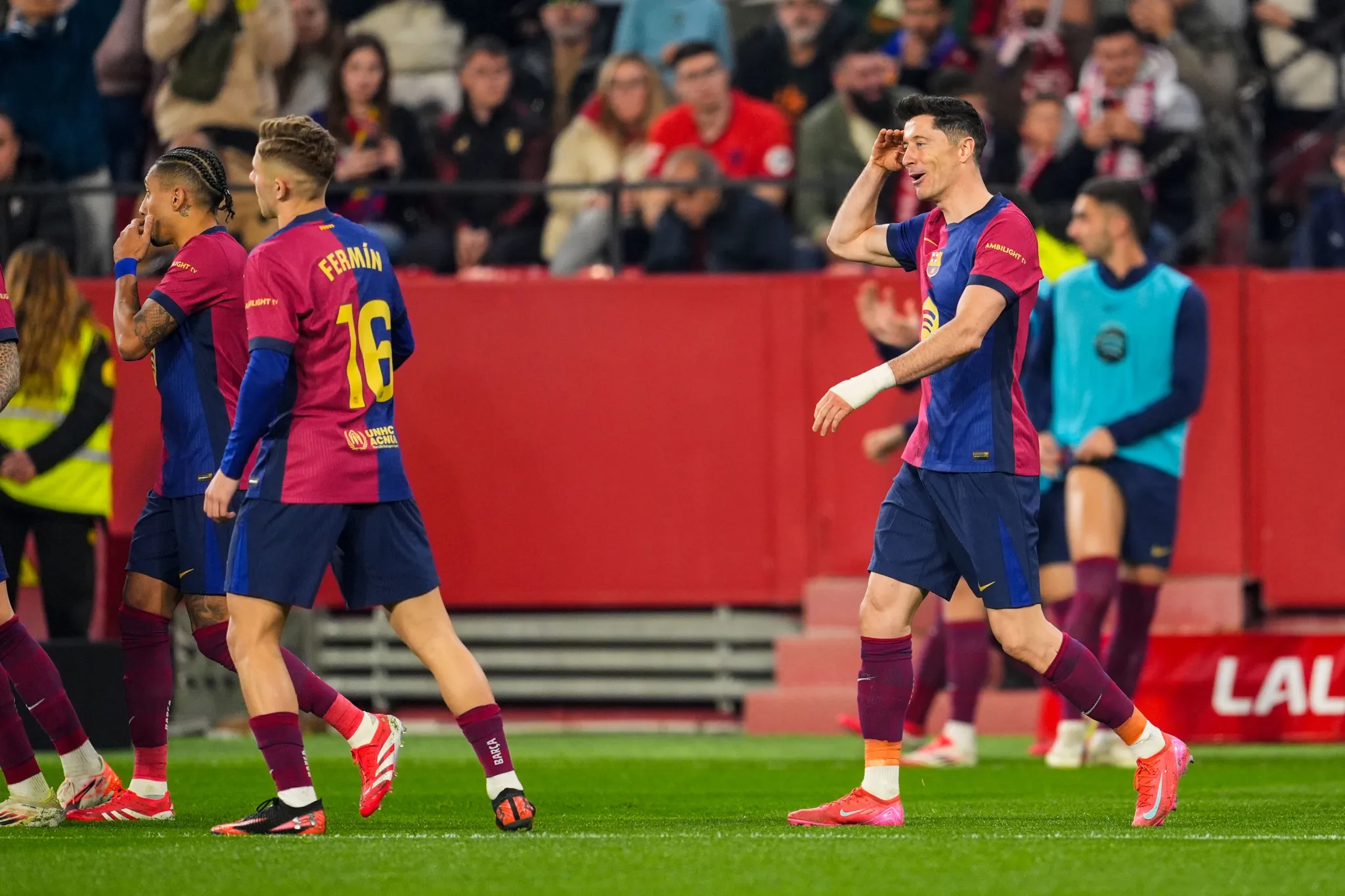 亚博-领先优势明显引爆全场！，莱万多夫斯基意外战胜塞尔维亚队赛场气氛高涨-亚博