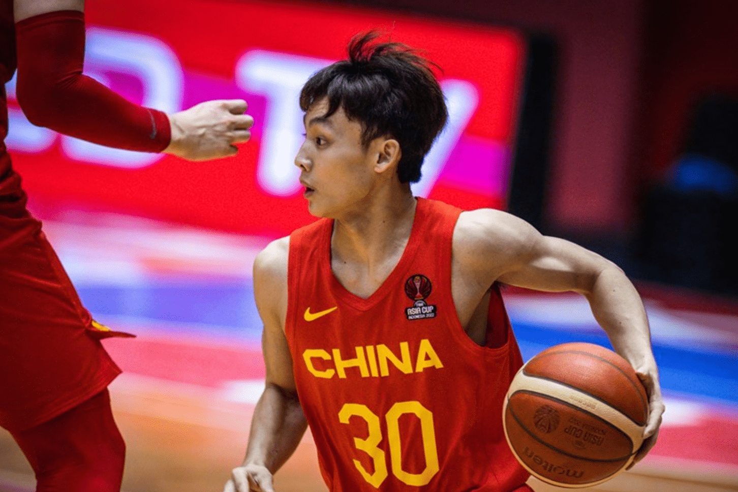 Yabo Sports-加时末段成都蓉城篮板制胜——CBA常规赛节点到来，震撼外界，临场指挥获称赞-Yabo Sports