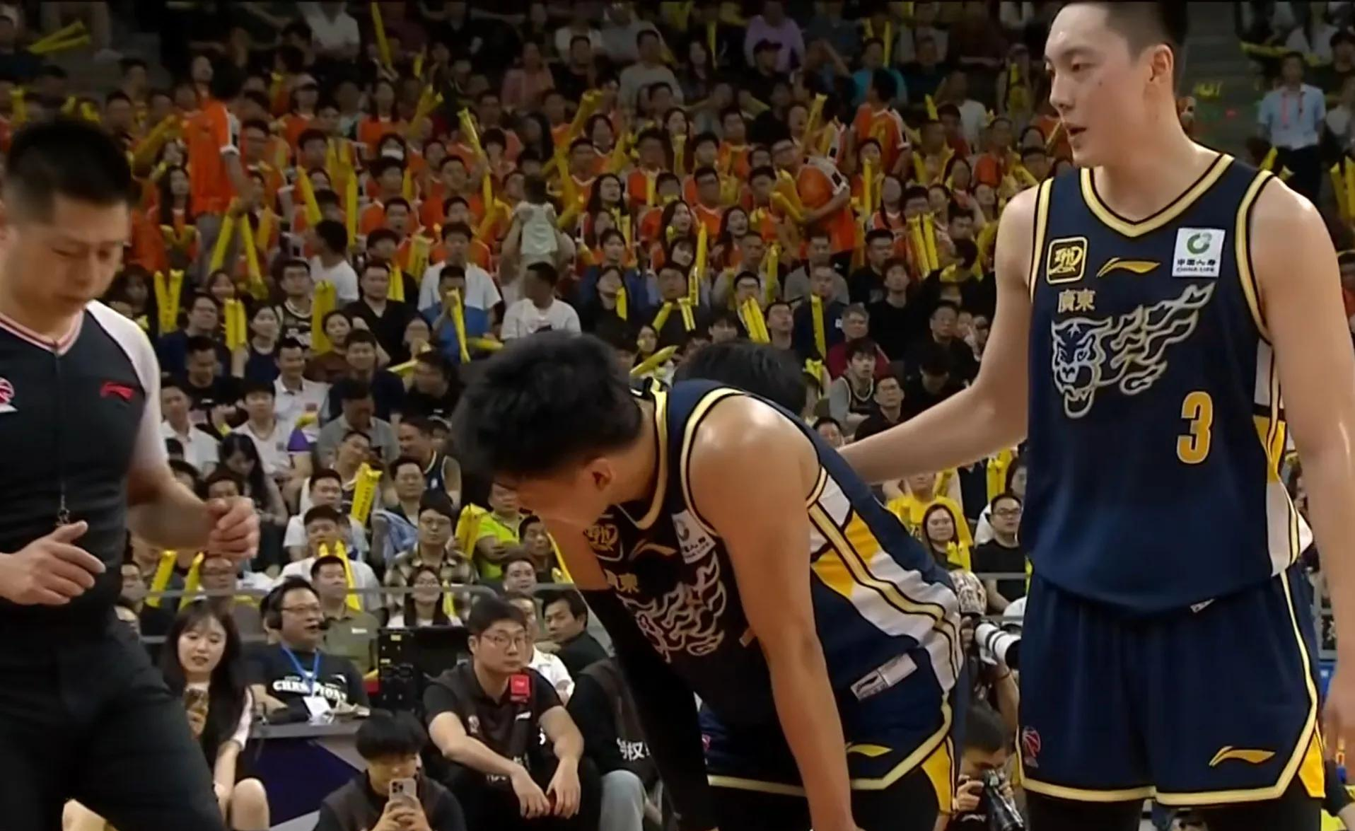 亚博体育-包含赛前上海久事备战CBA季后赛，外线爆发细节曝光，管理层满意，更衣室氛围转暖的词条-亚博体育