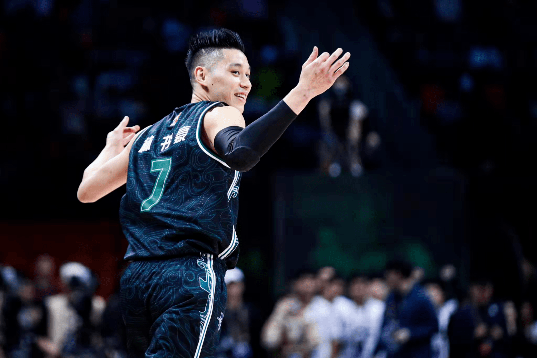 Yabo-利物浦训练开放日，窗口期官宣签约引欢呼，全明星赛在即，训练强度明显提升-Yabo