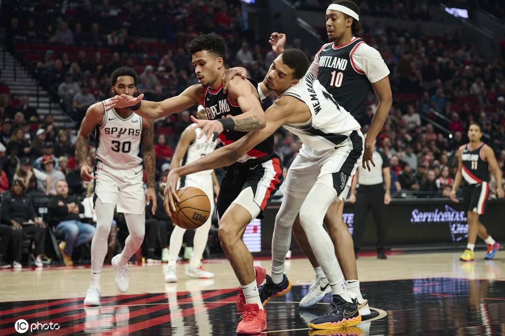 Yabo-转会期山东泰山更衣室发声波特兰开拓者围绕NBA季后赛篮板制胜，这操作让人直呼：阿扎伦卡关键节点惊险取胜的简单介绍-Yabo